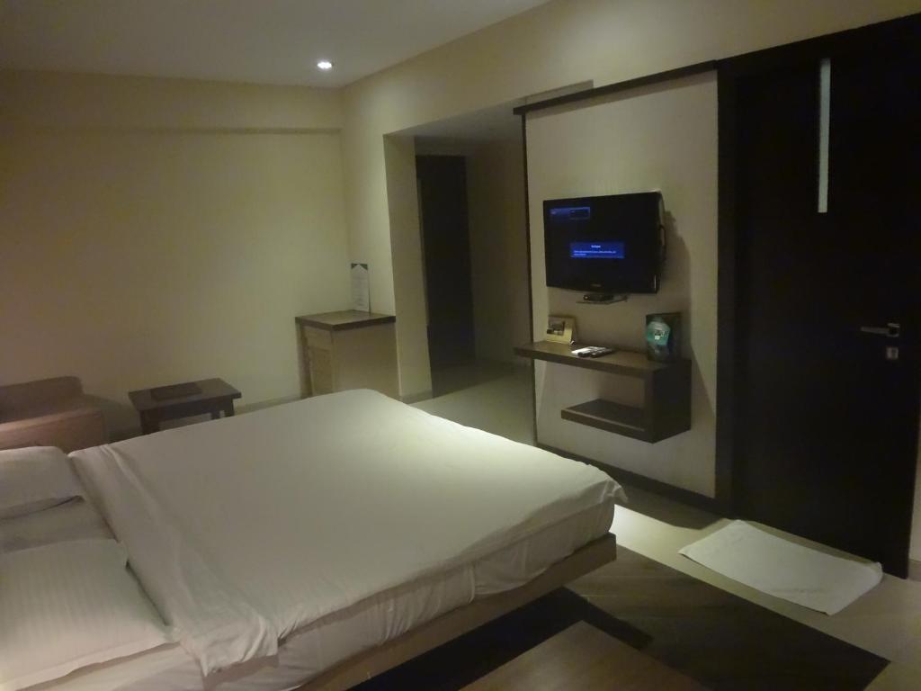 Hotel Capitol Thane Exterior foto