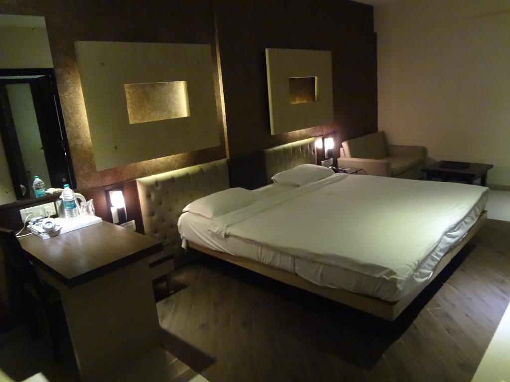 Hotel Capitol Thane Quarto foto