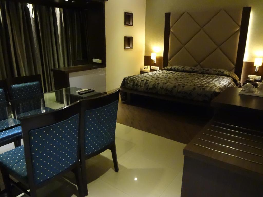 Hotel Capitol Thane Quarto foto