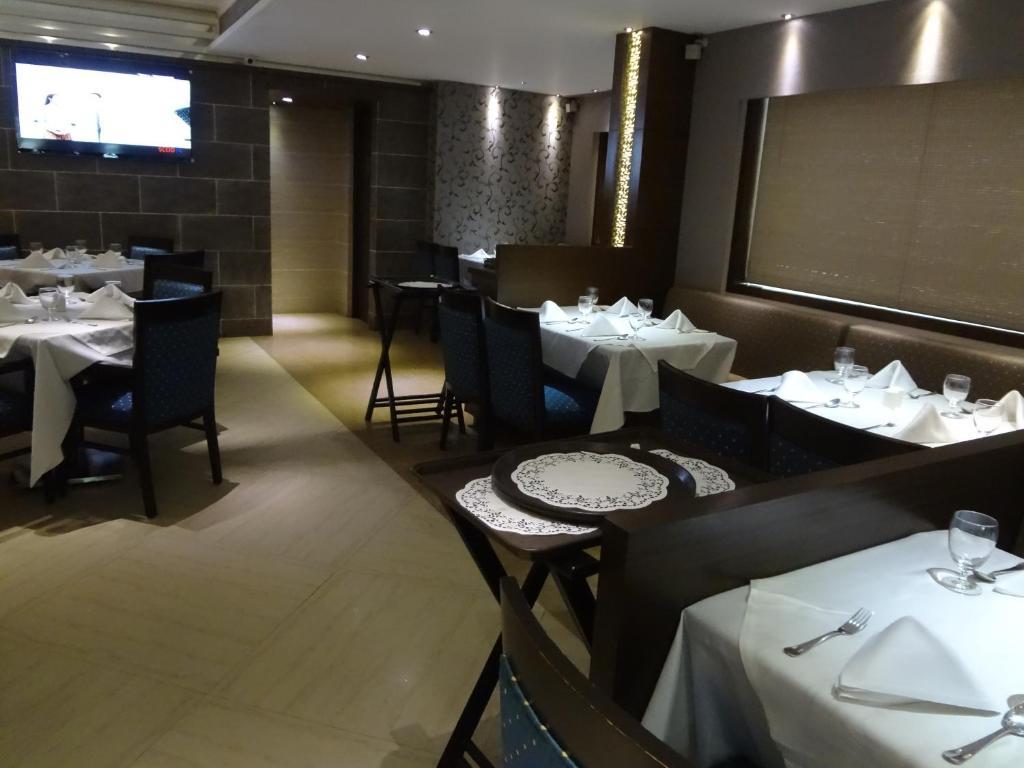 Hotel Capitol Thane Exterior foto