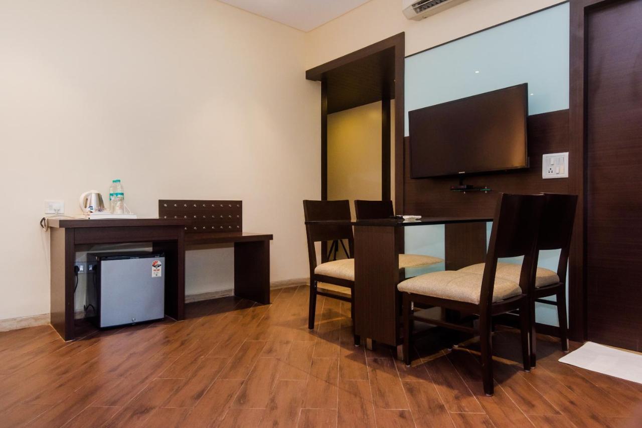 Hotel Capitol Thane Exterior foto