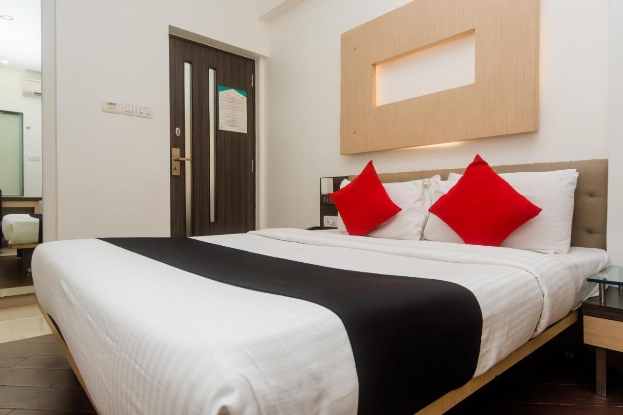 Hotel Capitol Thane Exterior foto