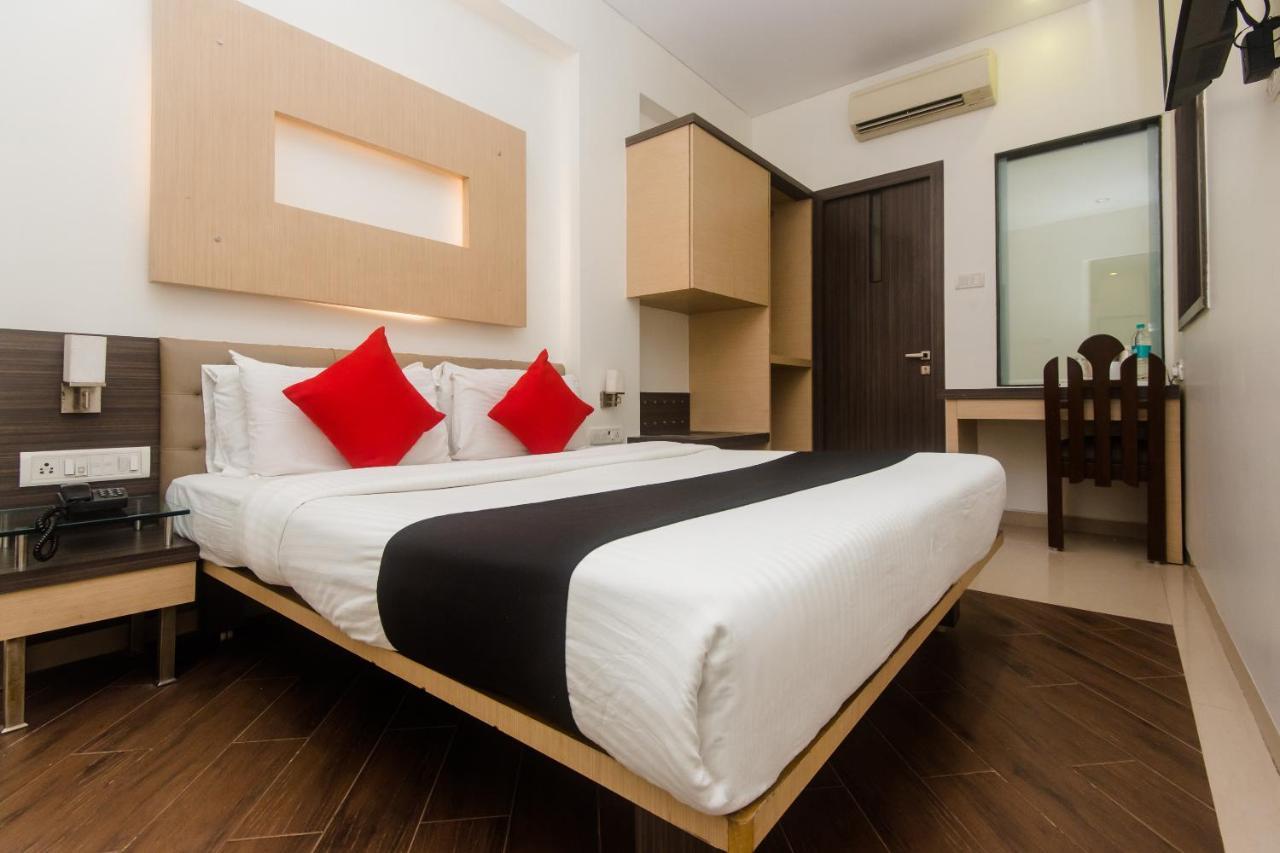 Hotel Capitol Thane Exterior foto