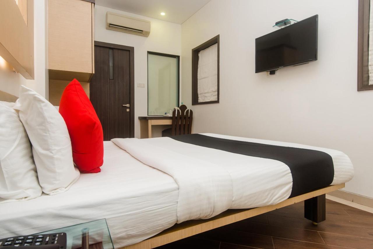 Hotel Capitol Thane Exterior foto