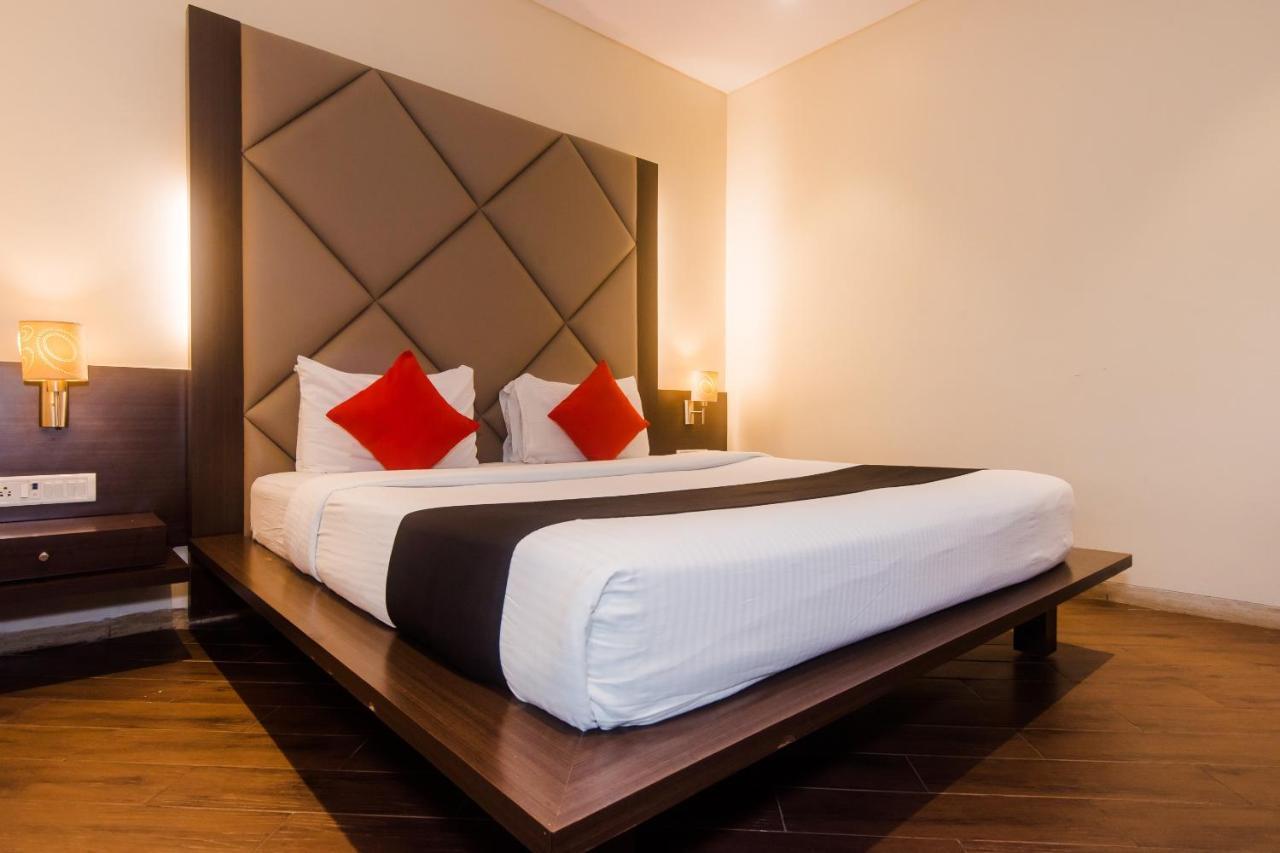 Hotel Capitol Thane Exterior foto